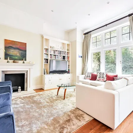 Bright 2 Bedroom Apartment In South Kensington
